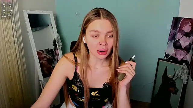 Snapshot of Molly_sweetie chatting on January 2025 10:02:02 AM Molly sweetie online show from January 2025 10:02:02 AM