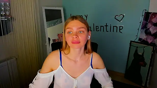 Snapshot of Molly_sweetie chatting on February 2025 10:09:02 AM Molly sweetie online show from February 2025 10:09:02 AM