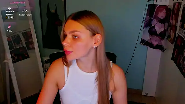 Snapshot of Molly_sweetie chatting on September 2025 06:24:01 AM Molly sweetie online show from September 2025 06:24:01 AM