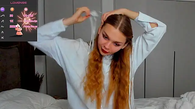 Snapshot of Molly_sweetie chatting on November 2025 07:21:01 AM Molly sweetie online show from November 2025 07:21:01 AM