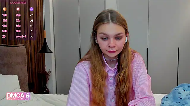 Snapshot of Molly_sweetie chatting on November 2025 07:29:01 AM Molly sweetie online show from November 2025 07:29:01 AM