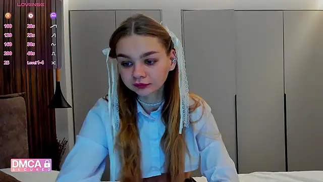 Snapshot of Molly_sweetie chatting on November 2025 07:14:02 AM Molly sweetie online show from November 2025 07:14:02 AM