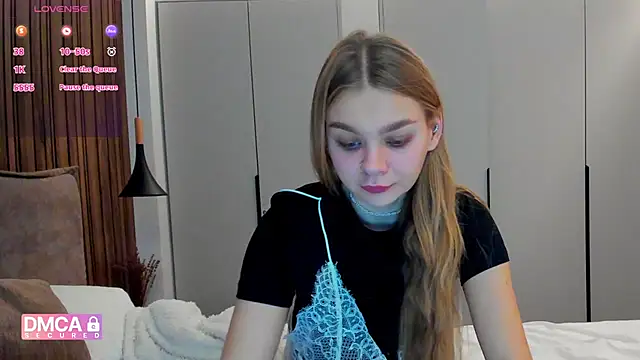 Snapshot of Molly_sweetie chatting on November 2025 07:13:02 AM Molly sweetie online show from November 2025 07:13:02 AM