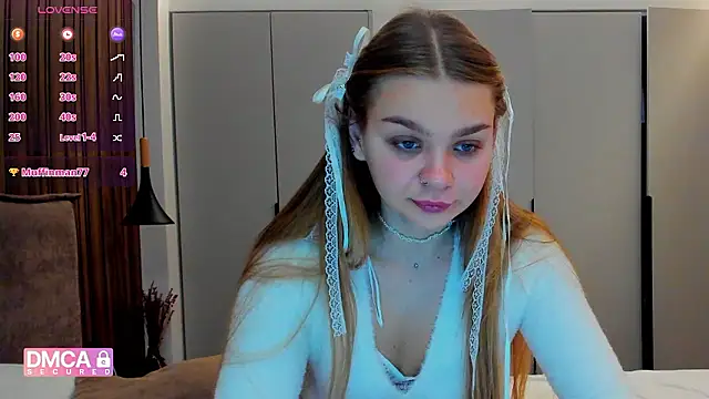 Snapshot of Molly_sweetie chatting on November 2025 07:30:01 AM Molly sweetie online show from November 2025 07:30:01 AM