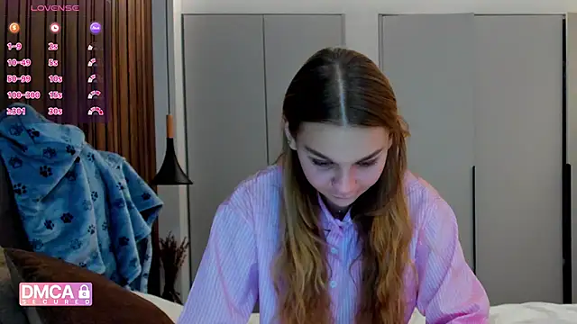 Snapshot of Molly_sweetie chatting on November 2025 07:30:01 AM Molly sweetie online show from November 2025 07:30:01 AM