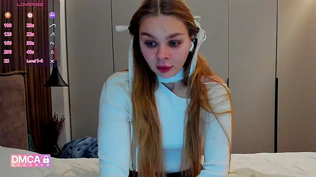 Snapshot of Molly_sweetie chatting on December 2025 07:16:02 AM Molly sweetie online show from December 2025 07:16:02 AM