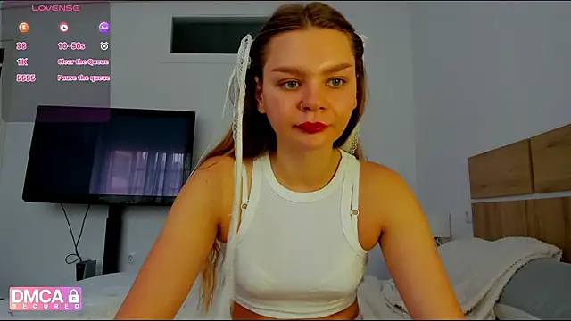 Snapshot of Molly_sweetie chatting on May 2026 06:20:02 AM Molly sweetie online show from May 2026 06:20:02 AM
