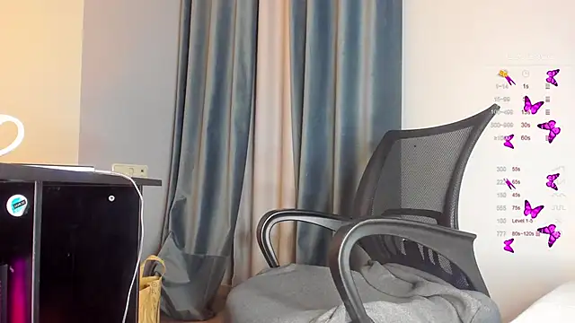 Snapshot of HunnyWifey chatting on January 2025 10:12:02 PM HunnyWifey online show from January 2025 10:12:02 PM