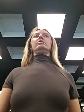 Miss    Mia  online show from December 2025 09:37:01 AM