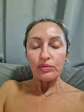 Miss    Mia  online show from August 2026 05:22:01 PM