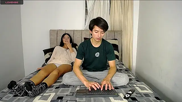 Pinkandyellowpokemon online show from December 2024 04:04:02 AM