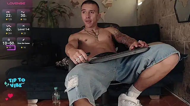 Snapshot of rogert_xx chatting on February 2025 09:03:01 AM rogert xx online show from February 2025 09:03:01 AM