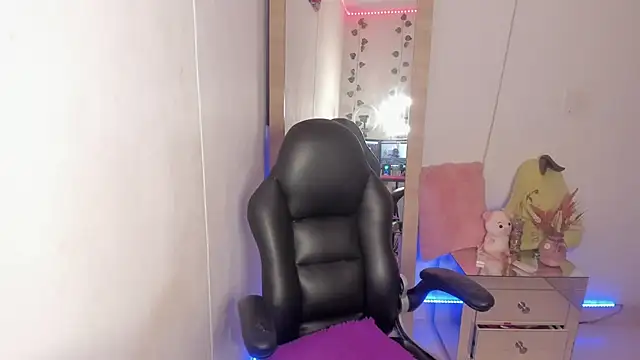 Snapshot of hellensexy chatting on December 2024 03:57:01 PM hellensexy online show from December 2024 03:57:01 PM