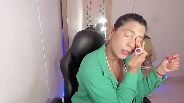 Snapshot of hellensexy chatting on January 2025 08:42:01 PM hellensexy online show from January 2025 08:42:01 PM