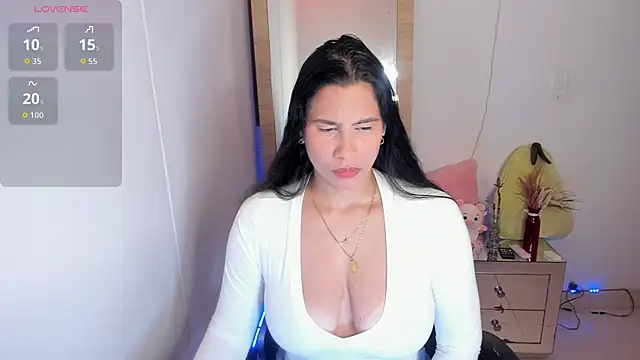 Snapshot of hellensexy chatting on May 2026 09:55:01 PM hellensexy online show from May 2026 09:55:01 PM