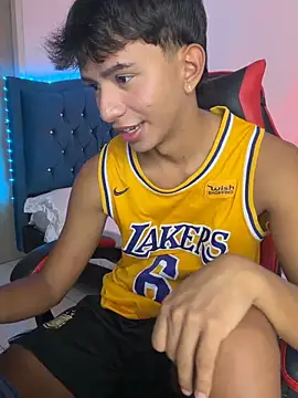 Snapshot of Leonarrrd_01 chatting on December 2025 11:10:01 PM Leonarrrd 01 online show from December 2025 11:10:01 PM