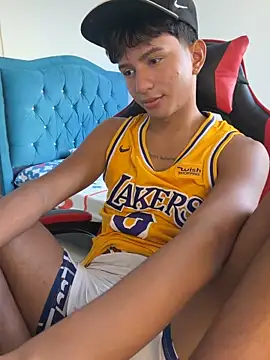 Snapshot of Leonarrrd_01 chatting on December 2025 09:54:01 PM Leonarrrd 01 online show from December 2025 09:54:01 PM