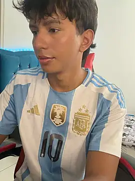 Snapshot of Leonarrrd_01 chatting on February 2026 09:08:02 PM Leonarrrd 01 online show from February 2026 09:08:02 PM