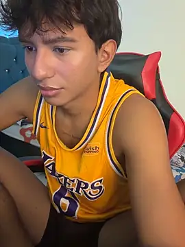 Snapshot of Leonarrrd_01 chatting on February 2026 12:14:02 AM Leonarrrd 01 online show from February 2026 12:14:02 AM