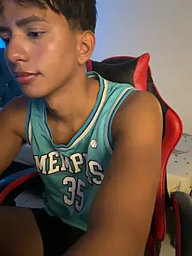 Snapshot of Leonarrrd_01 chatting on February 2026 11:36:01 PM Leonarrrd 01 online show from February 2026 11:36:01 PM