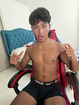 Snapshot of Leonarrrd_01 chatting on February 2026 09:47:02 PM Leonarrrd 01 online show from February 2026 09:47:02 PM