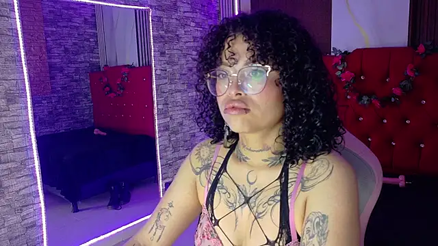 miahernadez303av online show from February 2026 03:49:02 AM