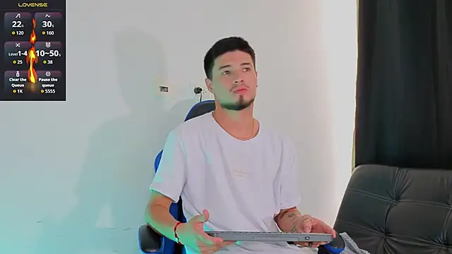 EdwardRoss  online show from January 2026 07:38:02 PM