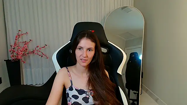 upssnowy online show from November 2025 02:06:01 AM