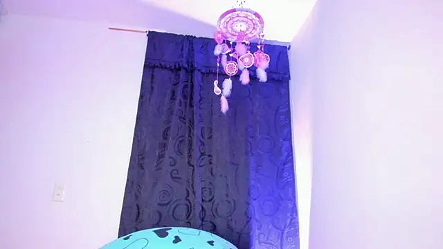 AmyStevenss online show from November 2025 04:01:01 AM