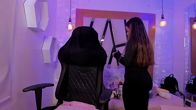 ary cooper  online show from September 2025 12:30:01 PM