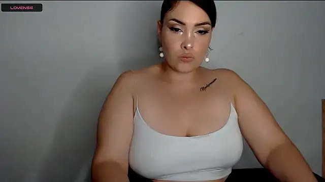 Snapshot of Miss_Agatha chatting on December 2024 12:44:01 AM Miss Agatha online show from December 2024 12:44:01 AM