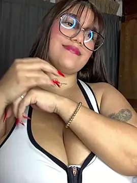 Snapshot of Michellesexxy chatting on December 2024 02:34:02 AM Michellesexxy online show from December 2024 02:34:02 AM