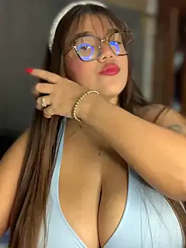 Snapshot of Michellesexxy chatting on December 2024 09:13:02 PM Michellesexxy online show from December 2024 09:13:02 PM