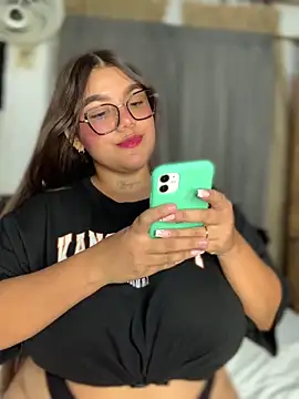 Snapshot of Michellesexxy chatting on January 2025 03:22:01 AM Michellesexxy online show from January 2025 03:22:01 AM