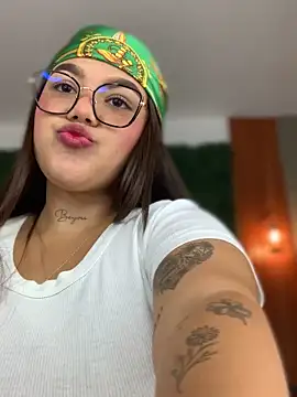 Snapshot of Michellesexxy chatting on January 2025 04:18:02 AM Michellesexxy online show from January 2025 04:18:02 AM