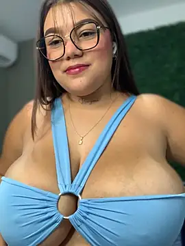 Snapshot of Michellesexxy chatting on January 2025 08:35:02 PM Michellesexxy online show from January 2025 08:35:02 PM