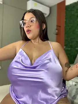 Snapshot of Michellesexxy chatting on March 2025 03:44:02 AM Michellesexxy online show from March 2025 03:44:02 AM