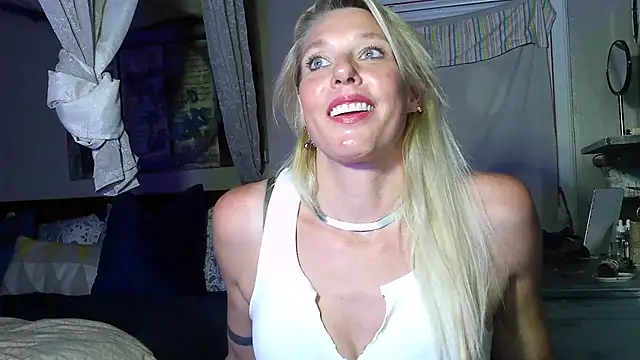 Snapshot of Glamazonx chatting on July 2026 11:51:01 PM Glamazonx online show from July 2026 11:51:01 PM