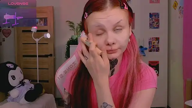 Britney Lynch online show from November 2025 07:57:02 PM