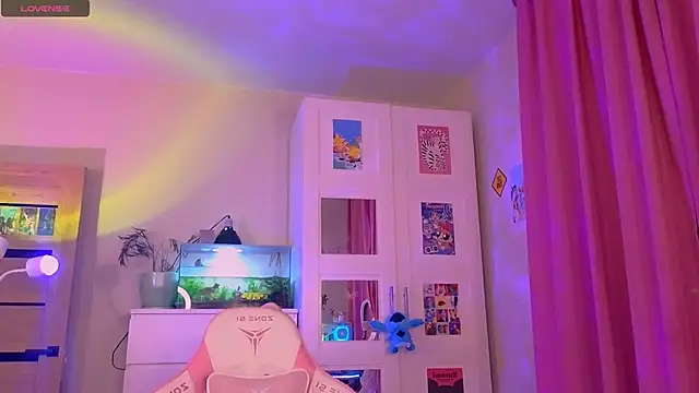 Britney Lynch online show from November 2025 09:17:01 PM