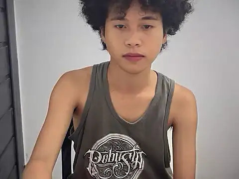 Snapshot of Asiantwink21 chatting on April 2026 04:04:01 PM Asiantwink21 online show from April 2026 04:04:01 PM