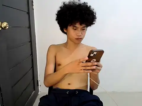 Snapshot of Asiantwink21 chatting on April 2026 01:49:02 PM Asiantwink21 online show from April 2026 01:49:02 PM