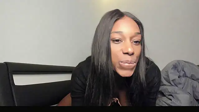 Snapshot of smileybabe chatting on December 2024 01:46:01 AM smileybabe online show from December 2024 01:46:01 AM