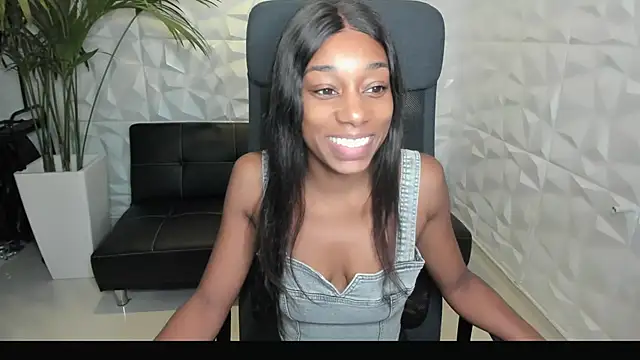 Snapshot of smileybabe chatting on December 2024 05:21:01 AM smileybabe online show from December 2024 05:21:01 AM