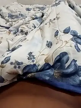 Snapshot of karolgree chatting on October 2025 02:10:01 AM karolgree online show from October 2025 02:10:01 AM