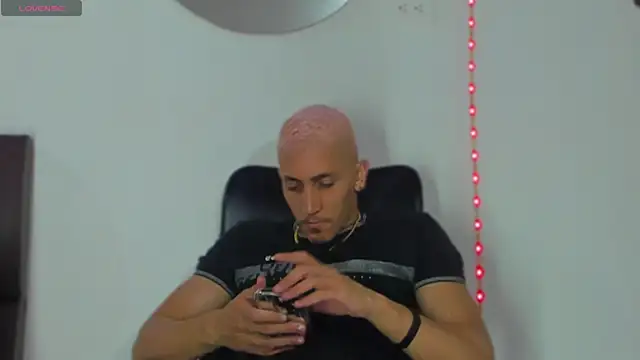 MikeRoss7777 online show from February 2025 04:20:01 AM