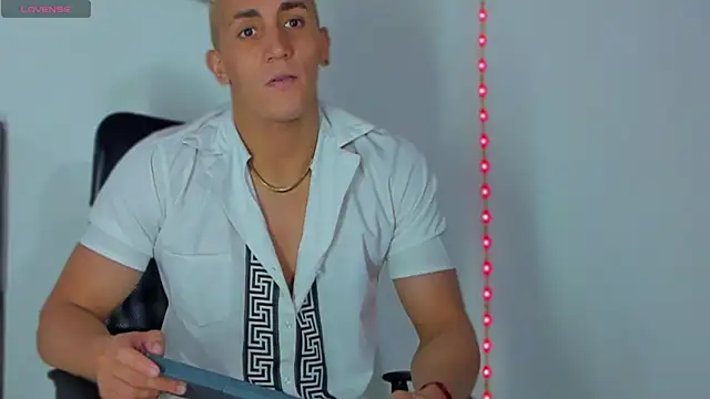 MikeRoss7777 online show from February 2025 12:41:01 AM