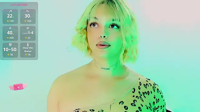 Emmaa Saenz  online show from May 2026 10:15:02 PM