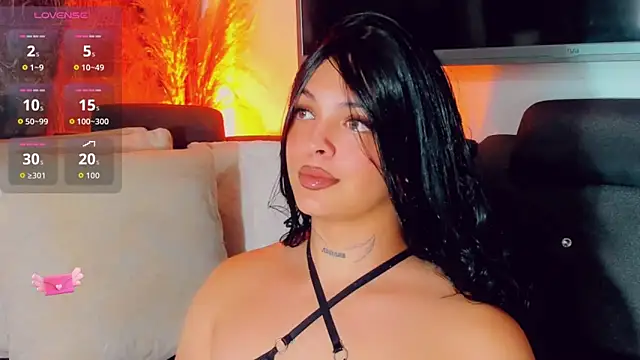 Emmaa Saenz  online show from May 2026 10:25:01 PM