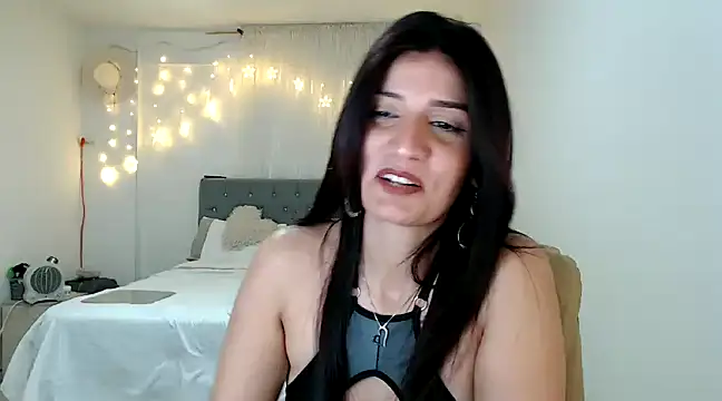 Snapshot of ZajiraShane chatting on December 2024 10:30:01 AM ZajiraShane online show from December 2024 10:30:01 AM